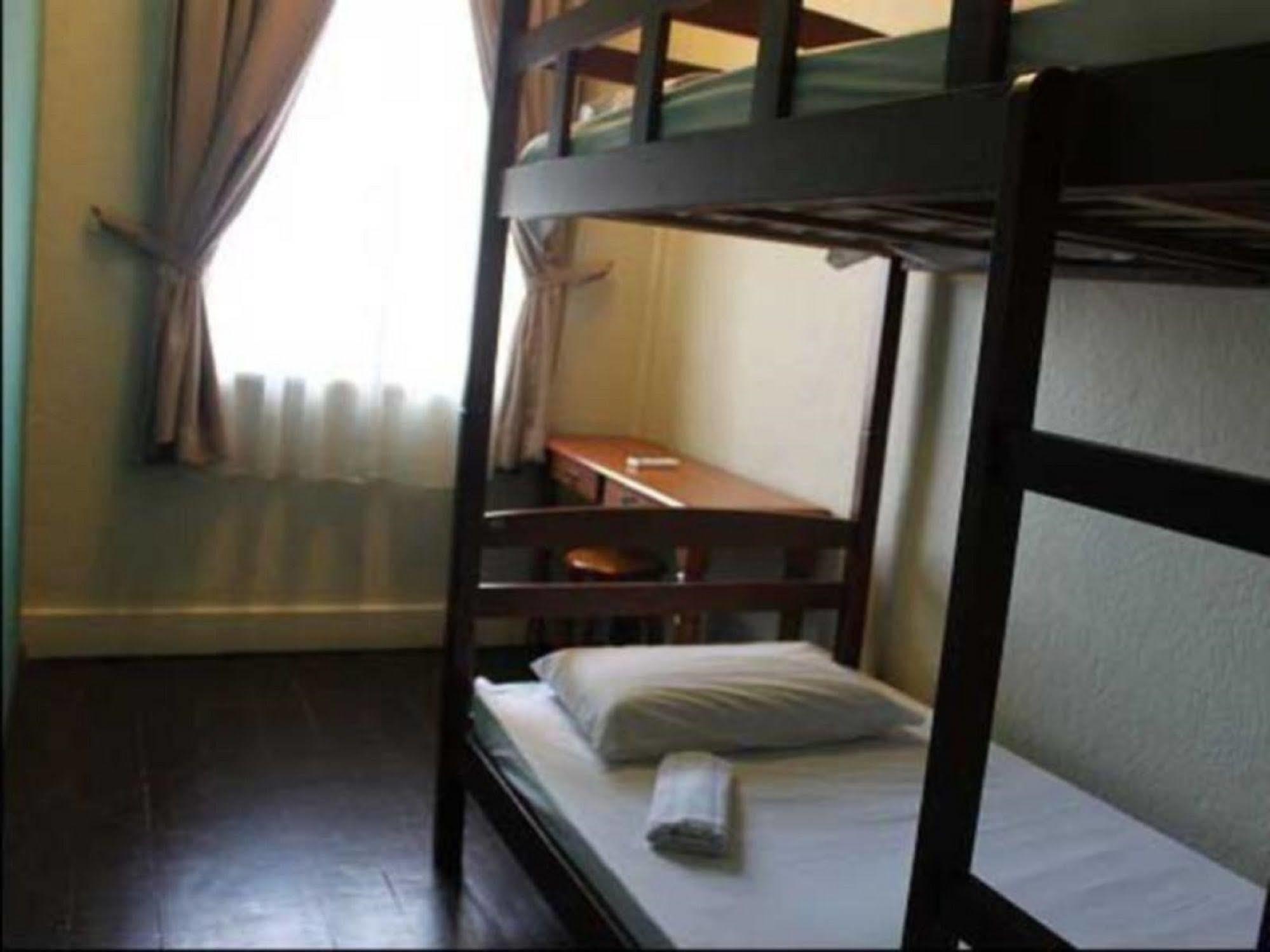 Borneo Backpackers Hostel Kota Kinabalu Exterior photo